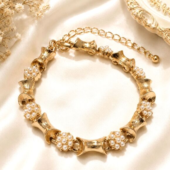 Vintage Jewelry - Vintage Gold Tone Faux Pearl Cluster Link Bracelet 7" Adjustable